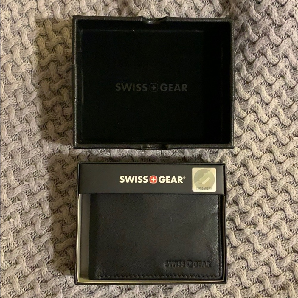 NWT-Swiss Gear wallet